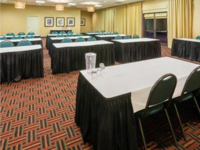 Express By Ihg Hotel 3*